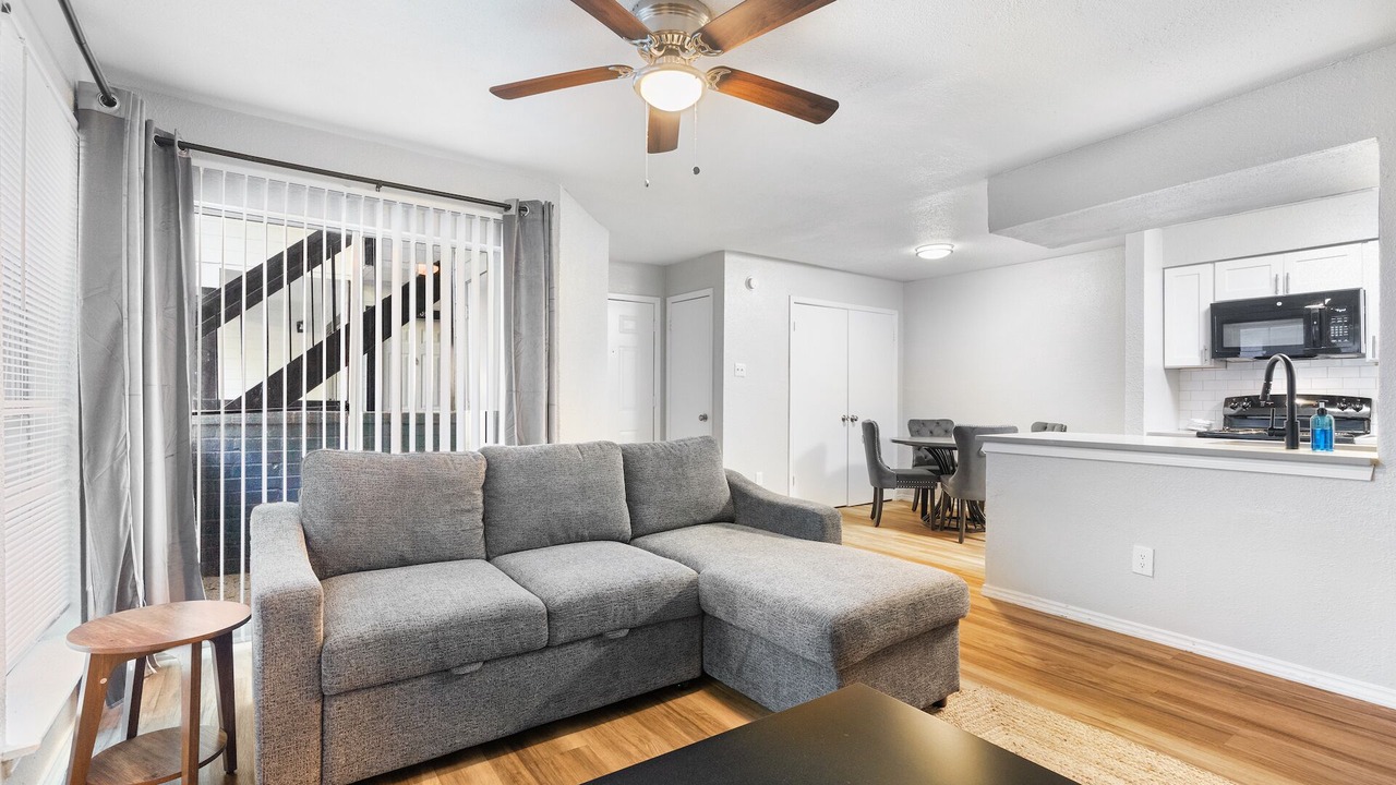 Photo of Livingroom in University Hills and Windsor Park