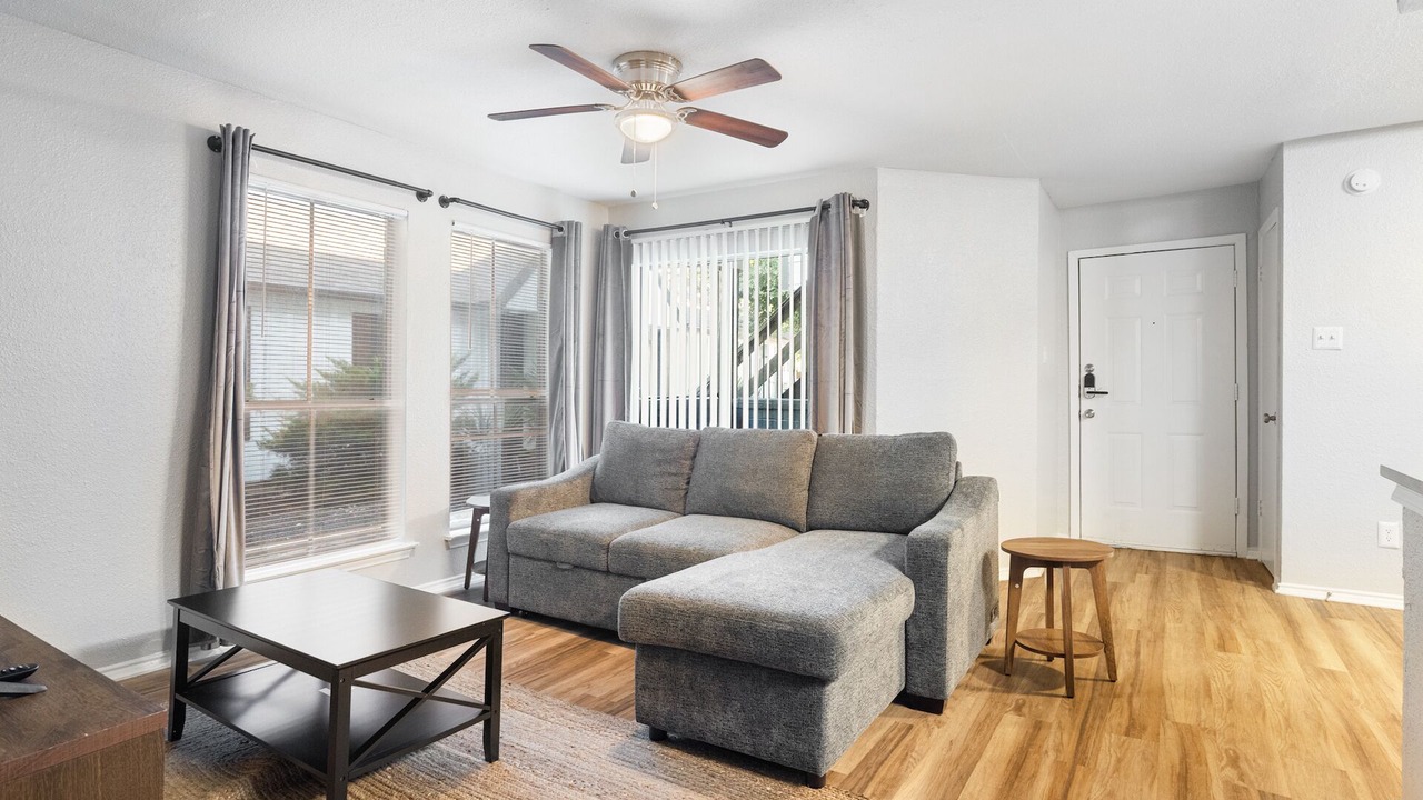 Photo of Livingroom in University Hills and Windsor Park