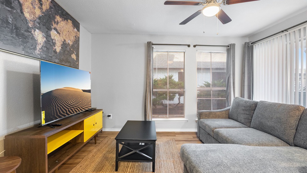 Photo of Livingroom in University Hills and Windsor Park