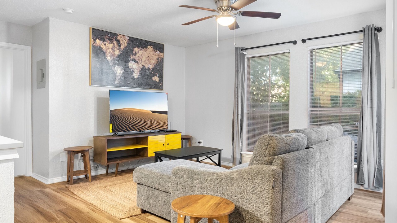 Photo of Livingroom in University Hills and Windsor Park