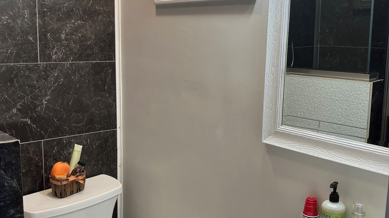 Photo of Bathroom in Kenner - Louis Armstrong International Airport