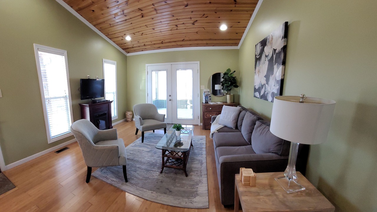 Photo of Livingroom in Buncombe