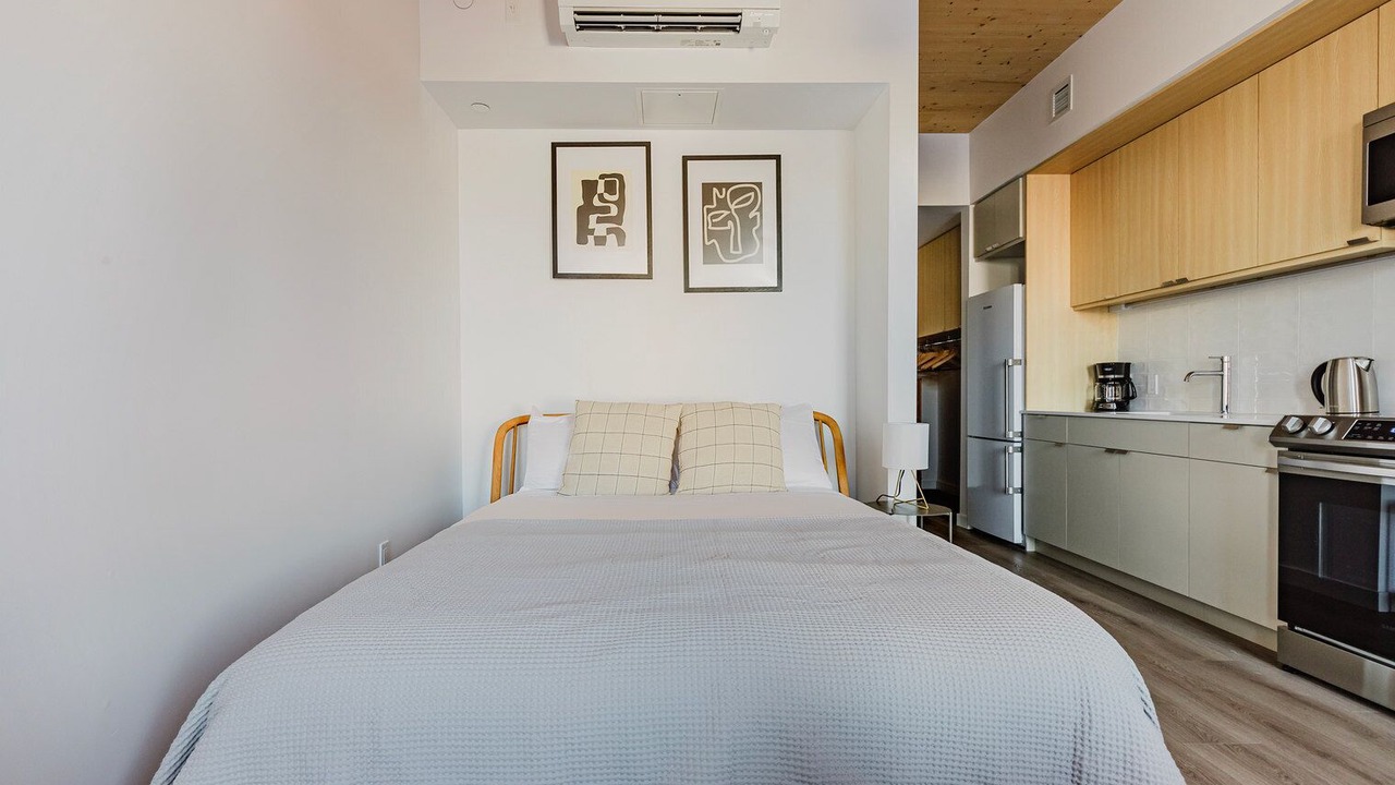 Photo of Bedroom in East Somerville