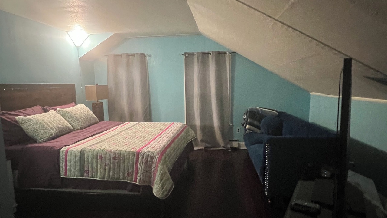 Photo of Bedroom in Alden Manor