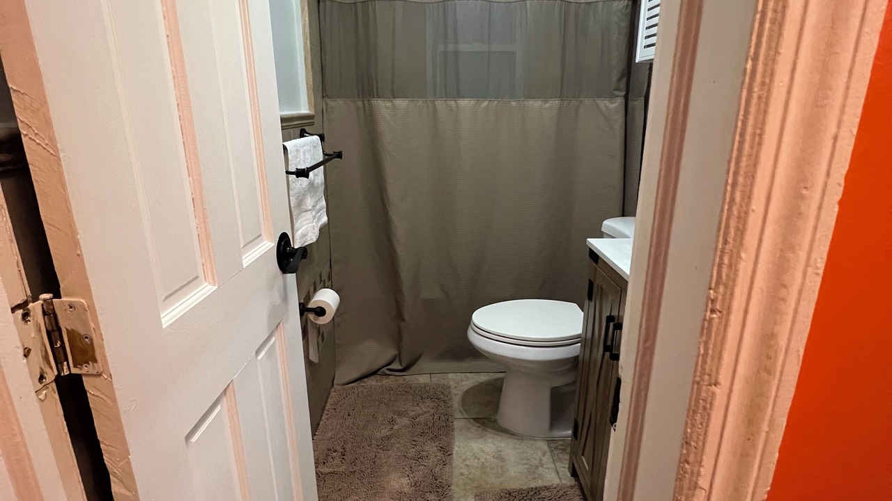 Photo of Bathroom in Alden Manor