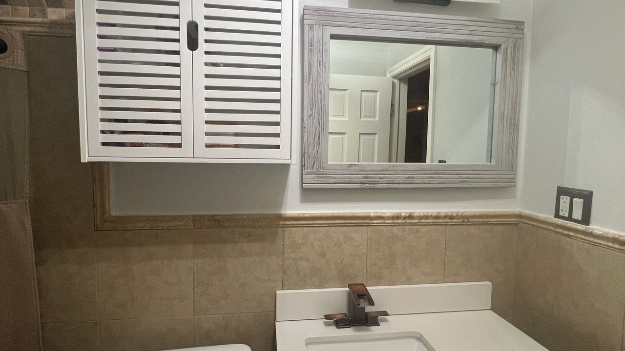 Photo of Bathroom in Alden Manor
