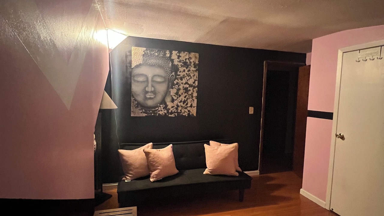 Photo of Bedroom in Alden Manor