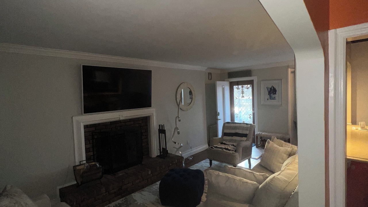 Photo of Livingroom in Alden Manor