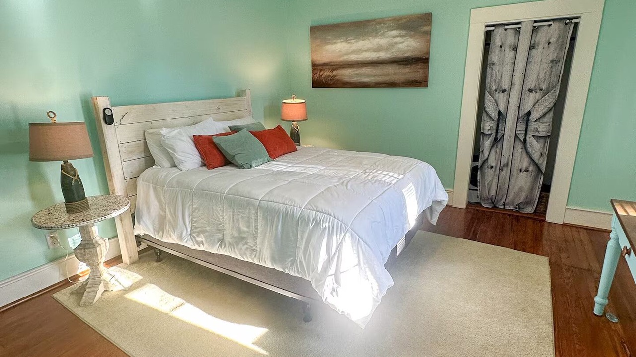 Photo of Bedroom in Long Beach