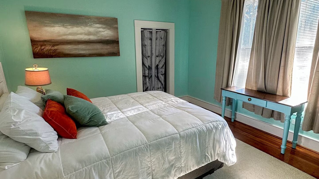 Photo of Bedroom in Long Beach