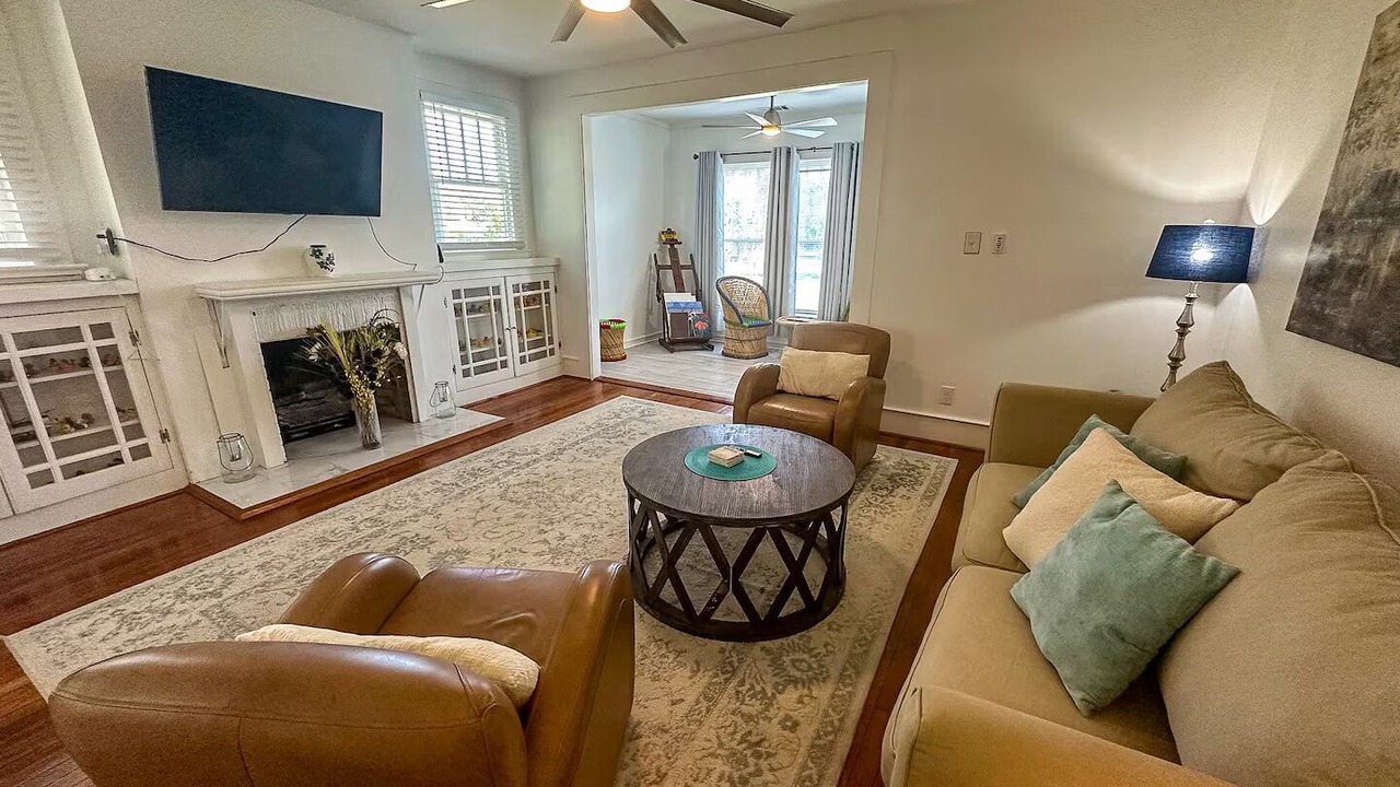 Photo of Livingroom in Long Beach
