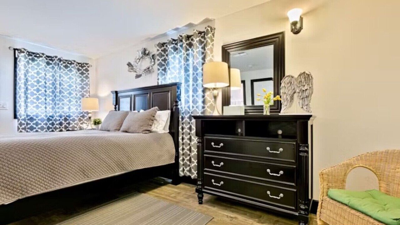 Photo of Bedroom in Anaheim Colony Historic District