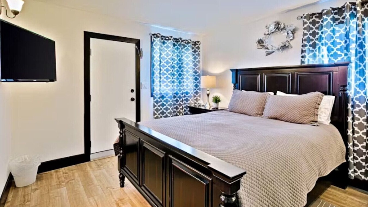 Photo of Bedroom in Anaheim Colony Historic District