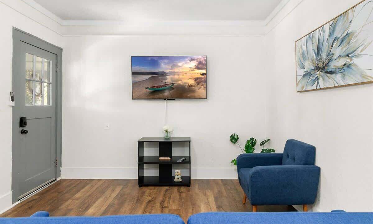 Photo of Livingroom in Downtown