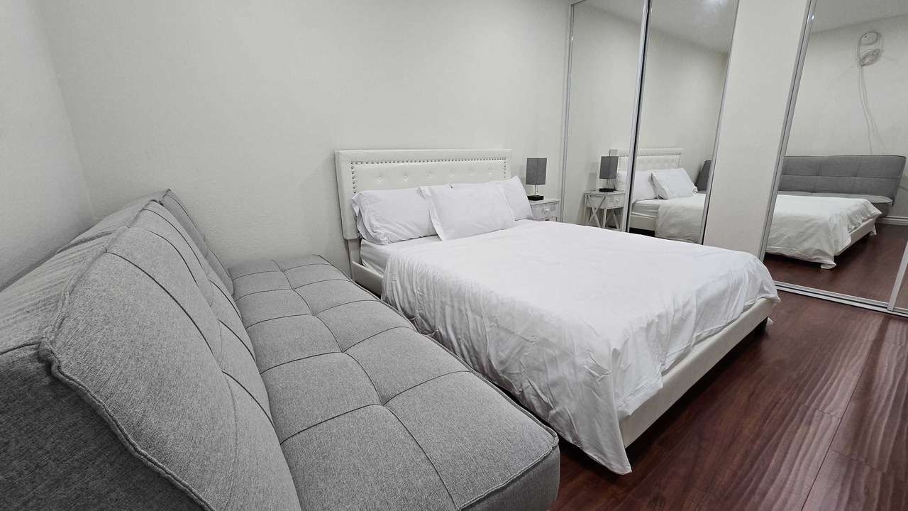 Photo of Bedroom in Warner Center