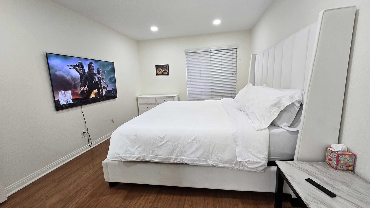 Photo of Bedroom in Warner Center