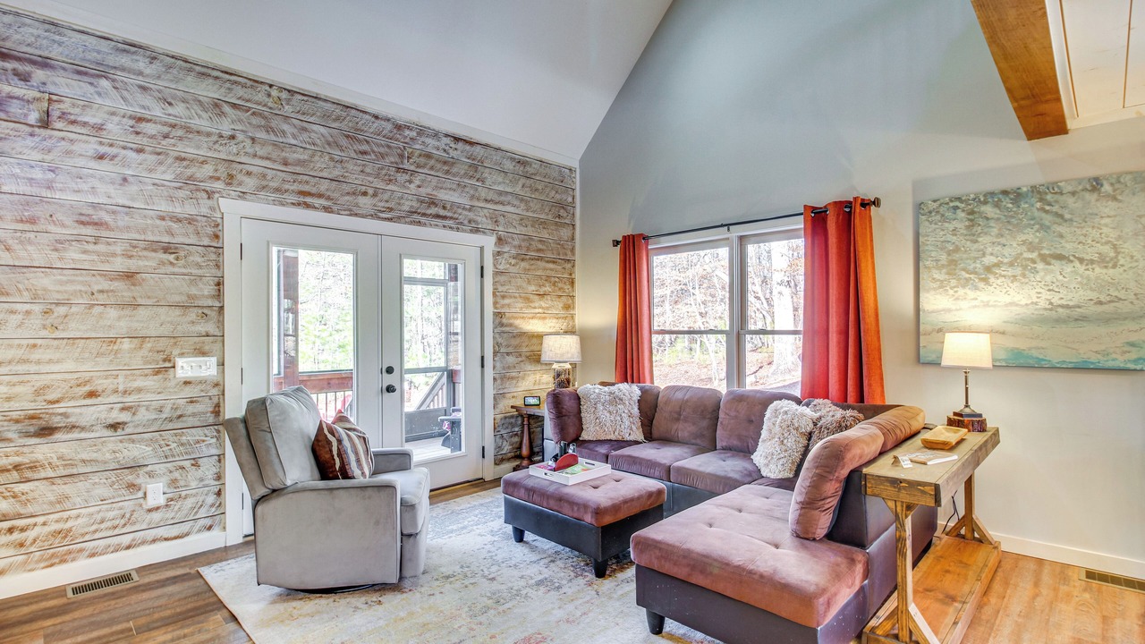 Photo of Livingroom in Eagle Mountain