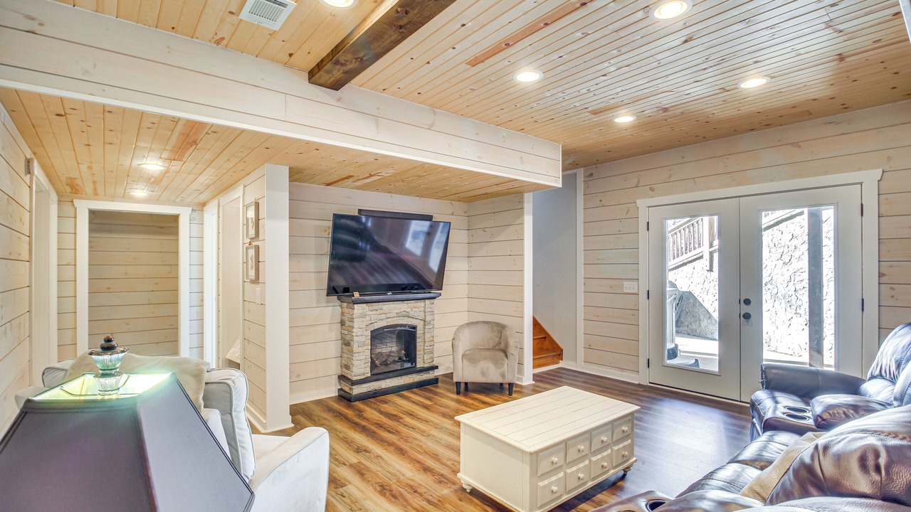 Photo of Livingroom in Eagle Mountain