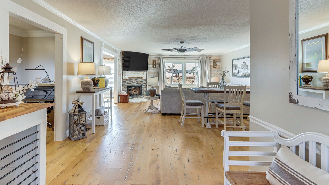 Photo of Livingroom in Chatsworth