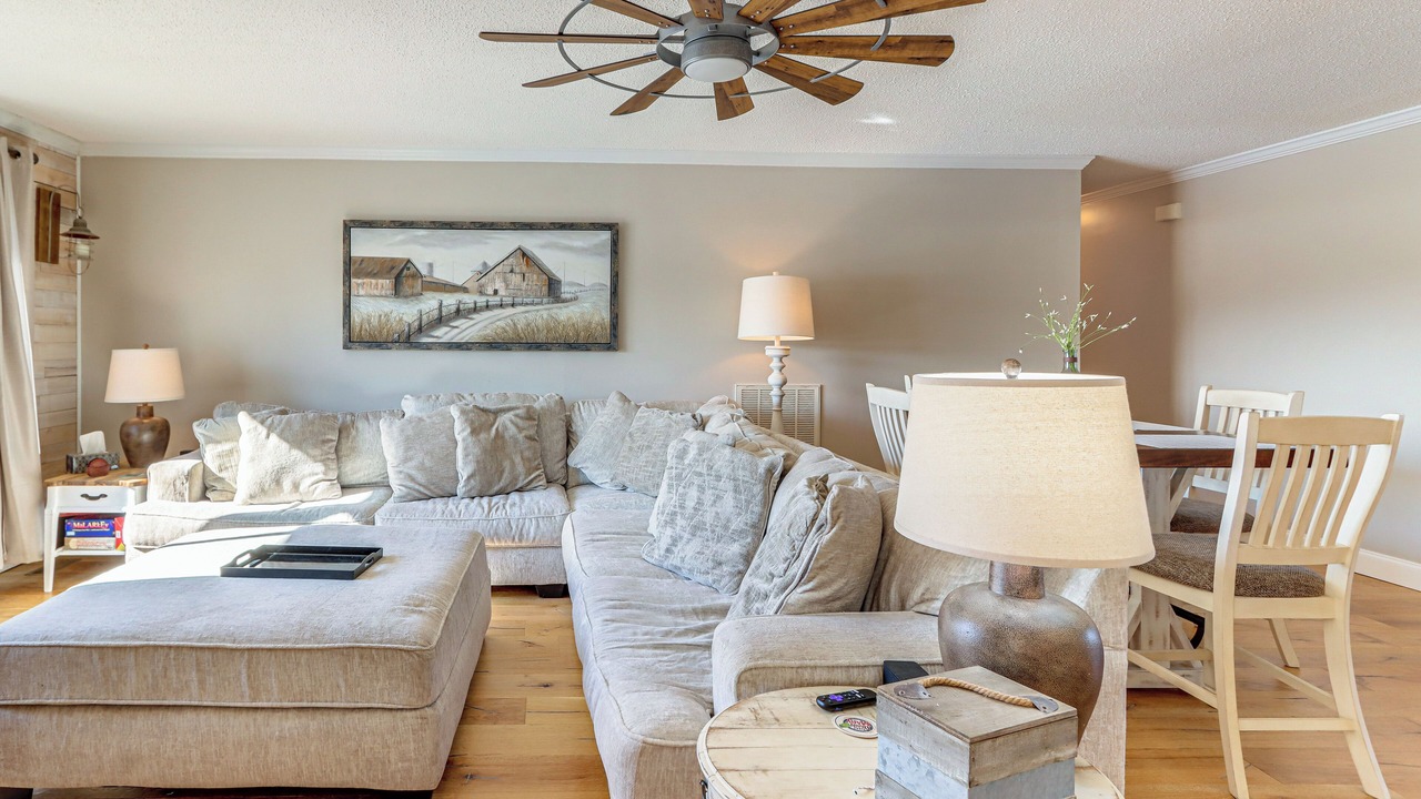 Photo of Livingroom in Chatsworth