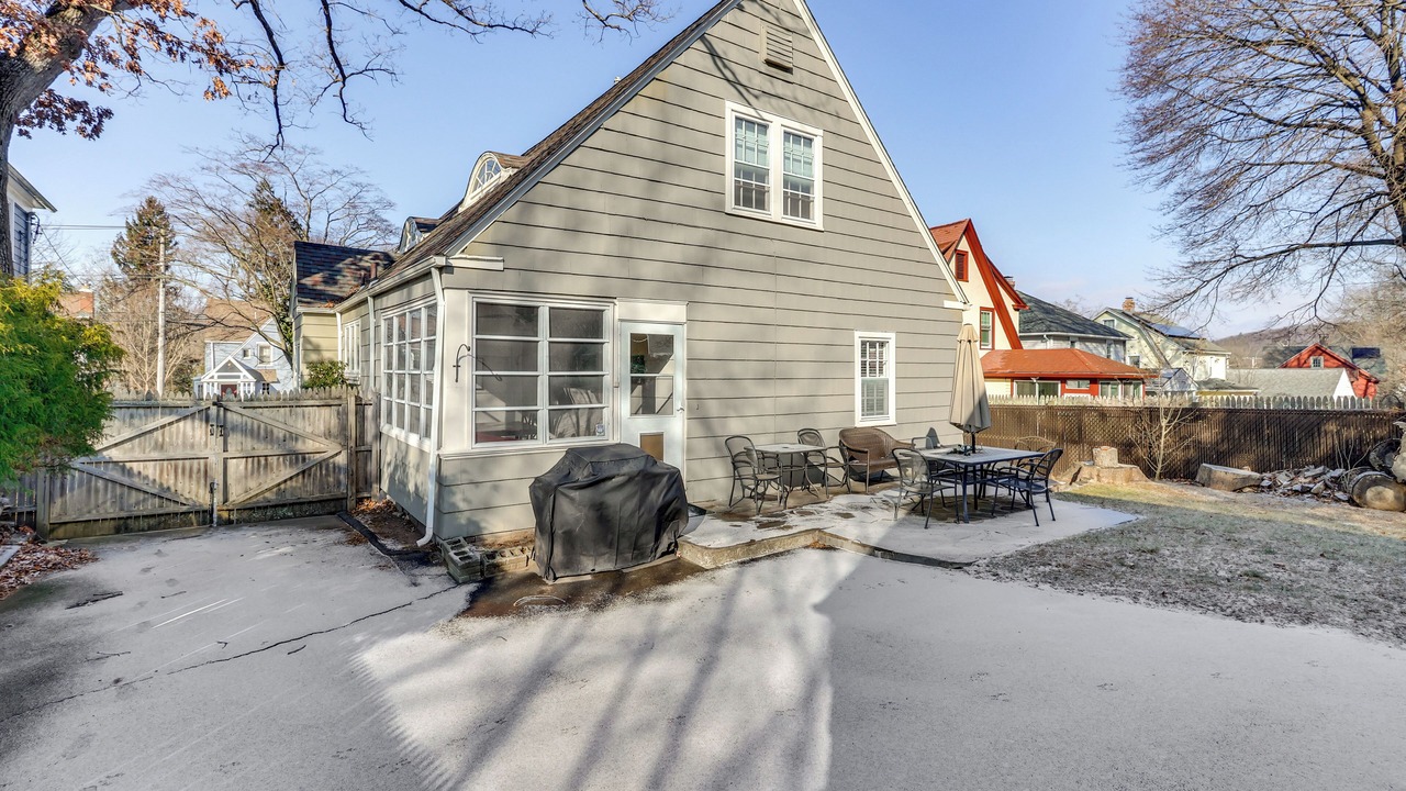 Photo of Others in West New Haven