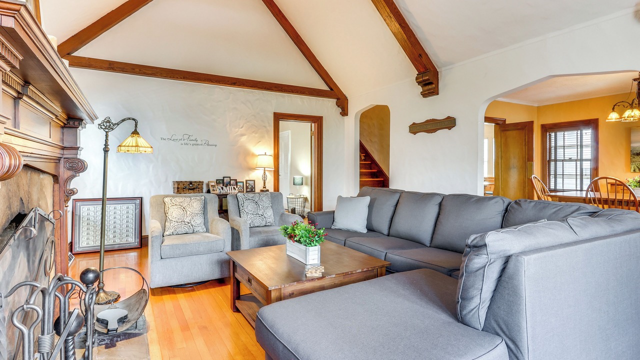 Photo of Livingroom in West New Haven