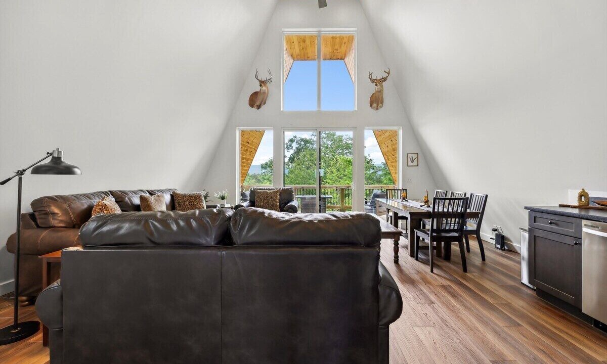 Photo of Livingroom in Chattanooga Valley