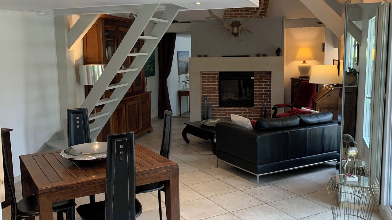 Photo of Livingroom in Pinterville