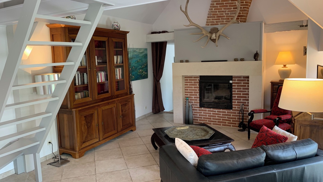 Photo of Livingroom in Pinterville