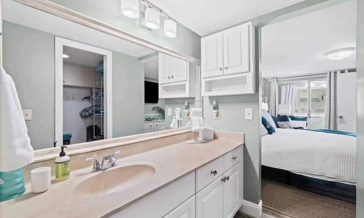 Photo of Bathroom in Cape Caneveral Beach Gardens
