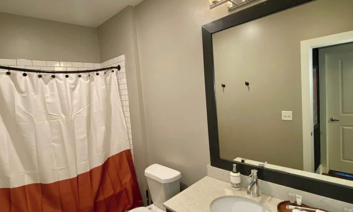 Photo of Bathroom in Lindridge-Martin Manor