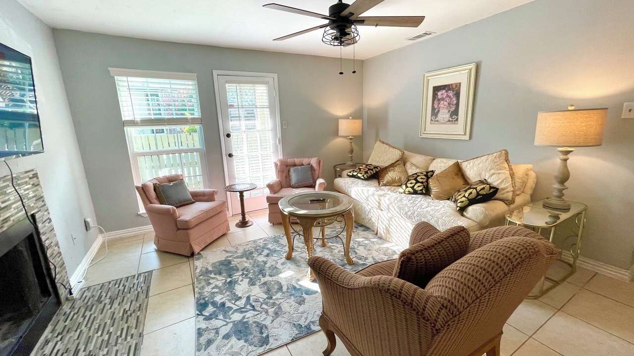 Photo of Livingroom in Far North Dallas