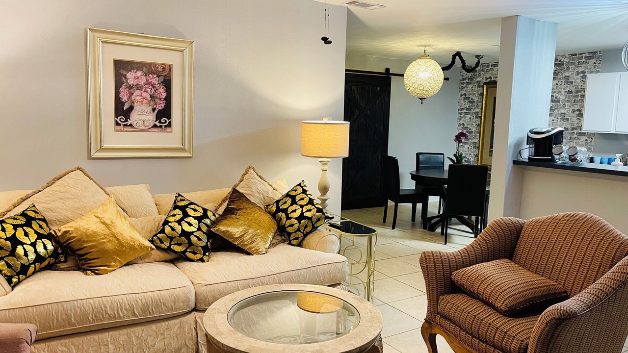 Photo of Livingroom in Far North Dallas