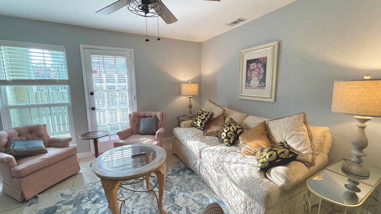 Photo of Livingroom in Far North Dallas