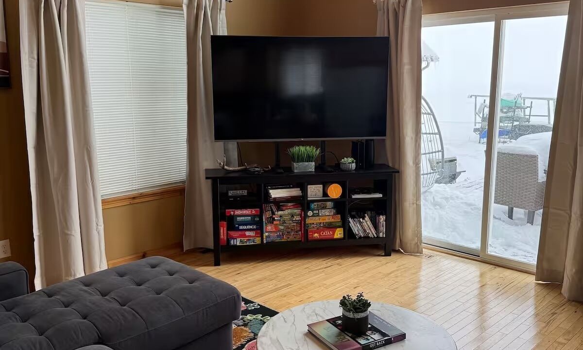 Photo of Livingroom in Houghton Lake