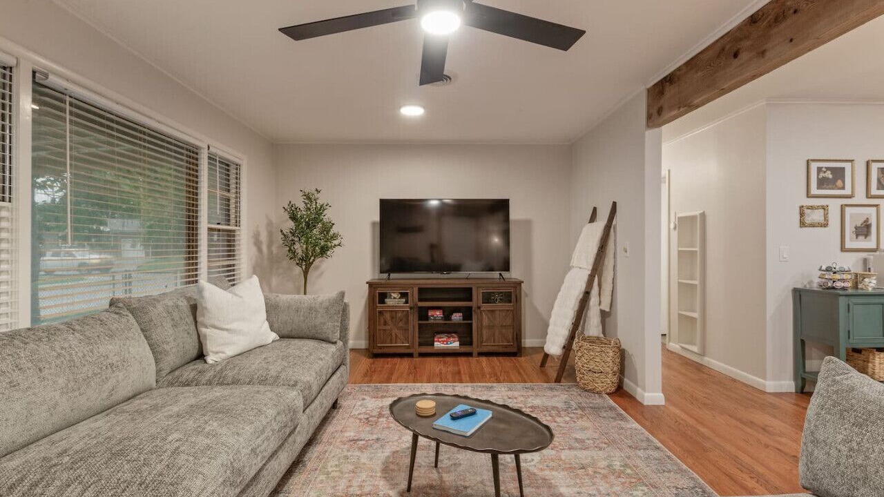 Photo of Livingroom in Owasso