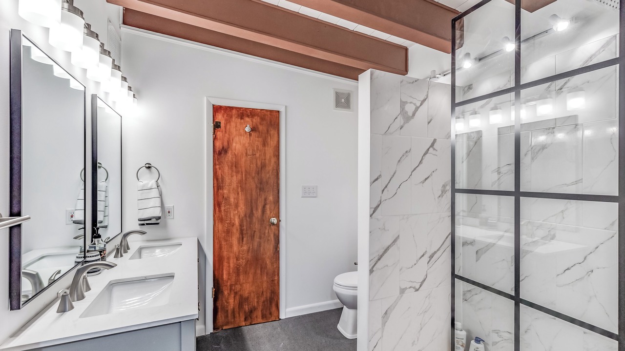 Photo of Bathroom in Kabletown