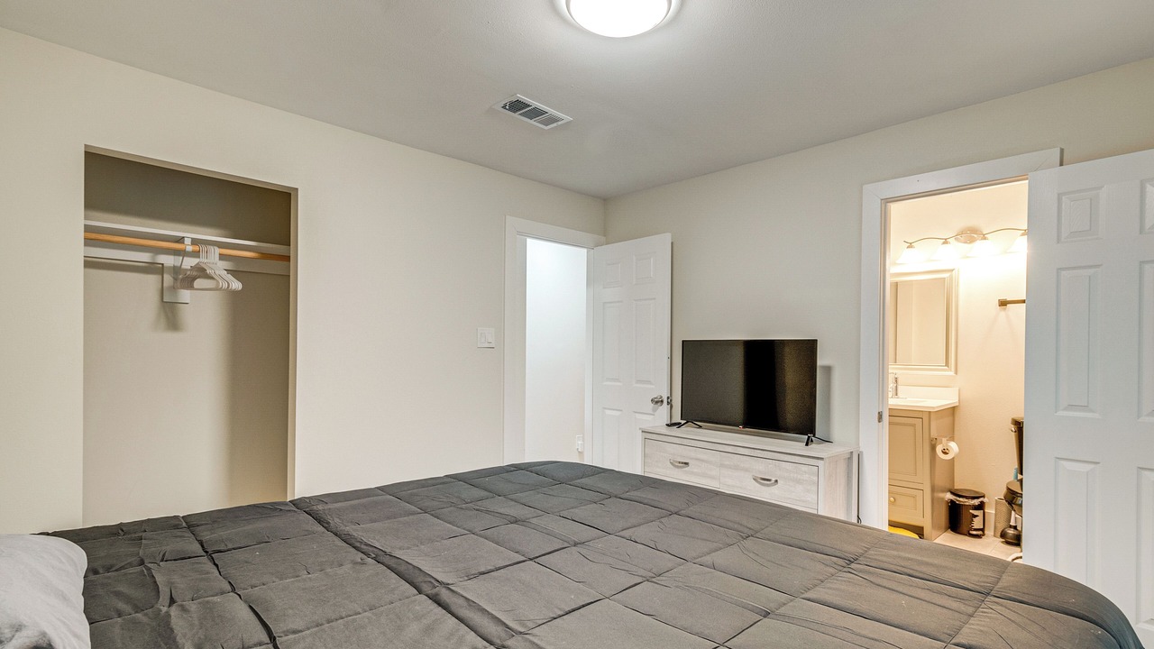 Photo of Bedroom in Grogan's Mill