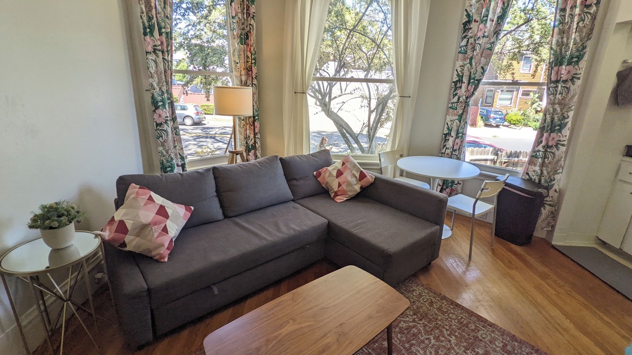 Photo of Livingroom in Upper Telegraph