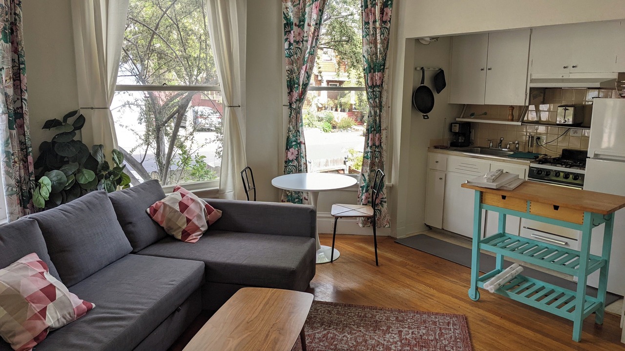 Photo of Livingroom in Upper Telegraph