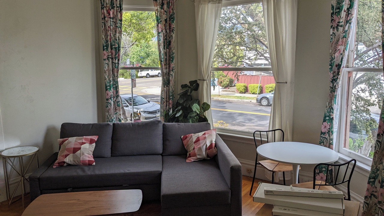 Photo of Livingroom in Upper Telegraph