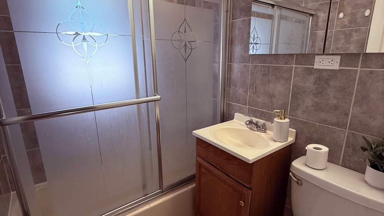 Photo of Bathroom in Alden Manor