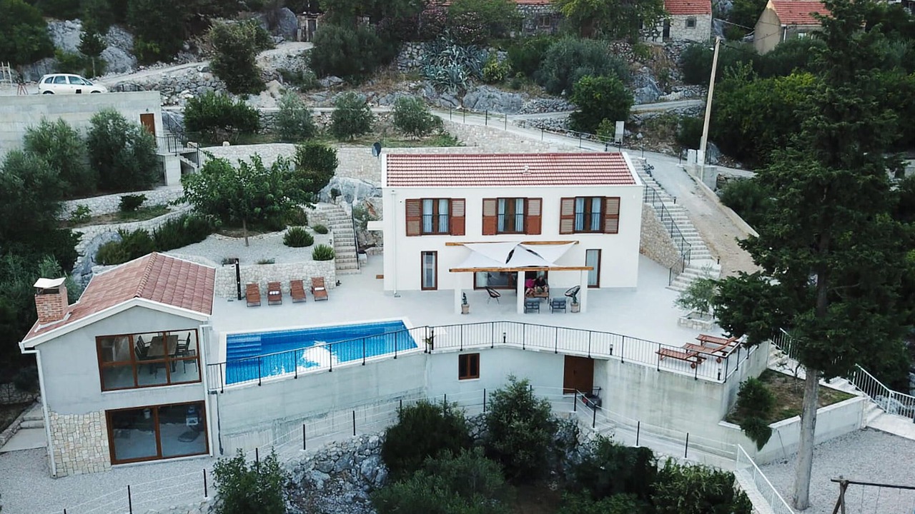 Photo of Others in Ploce