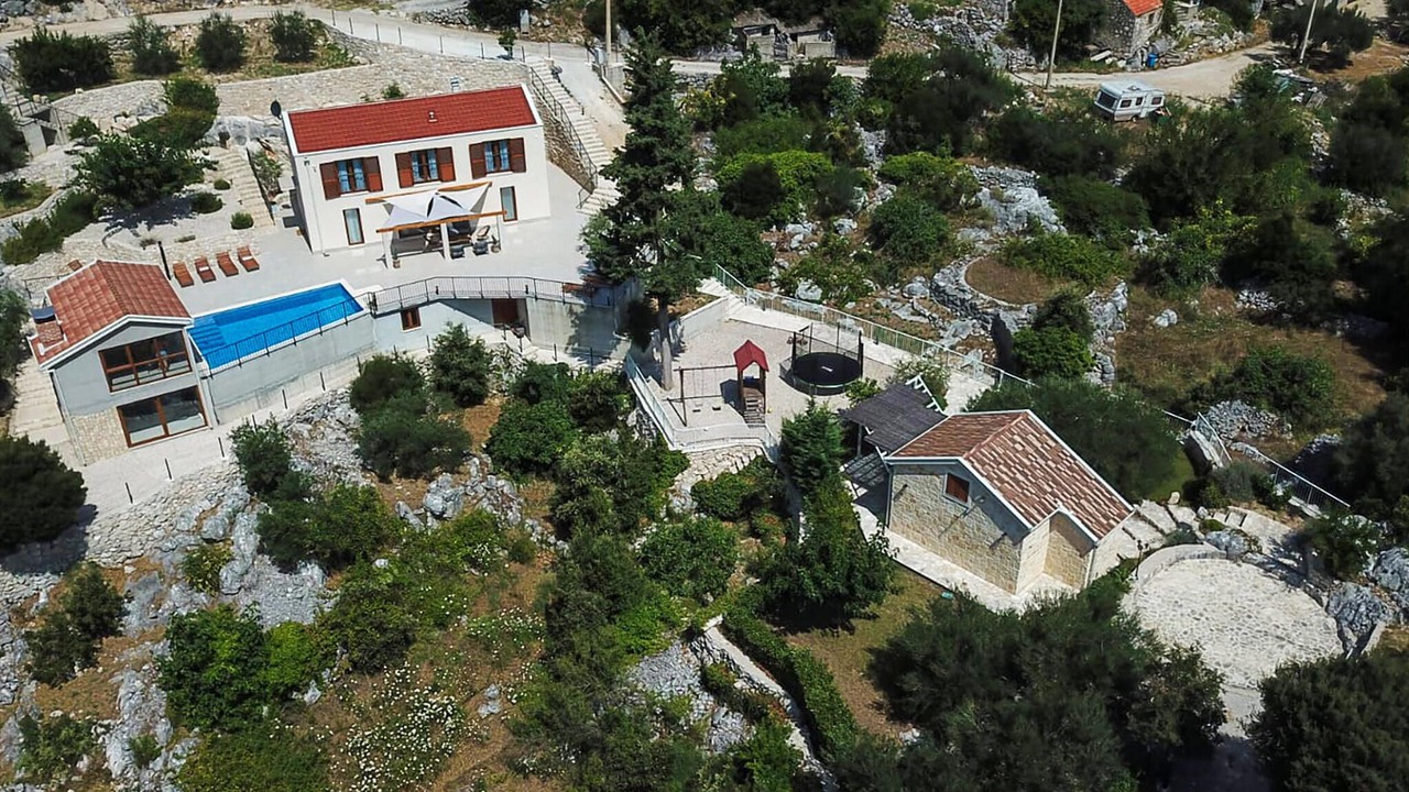Photo of Others in Ploce