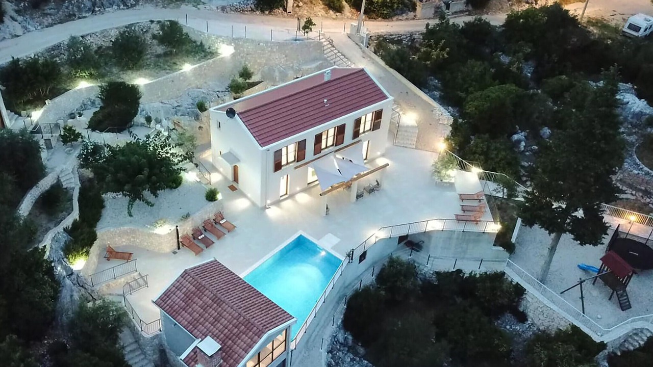 Photo of Others in Ploce