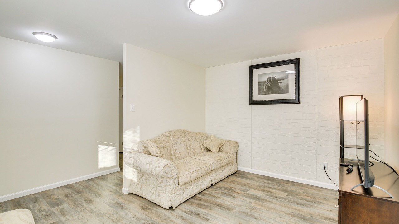 Photo of Livingroom in Airport Township