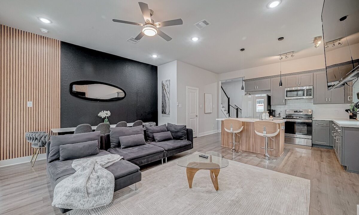 Photo of Livingroom in Southeast Houston