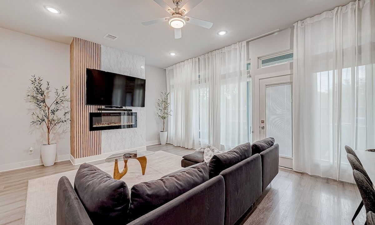 Photo of Livingroom in Southeast Houston