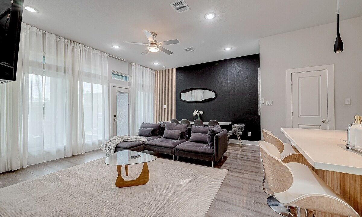 Photo of Livingroom in Southeast Houston