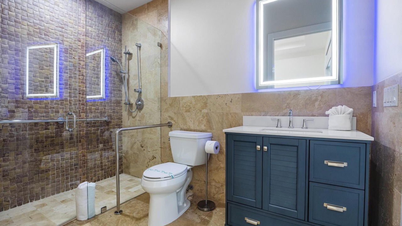 Photo of Bathroom in Plantation